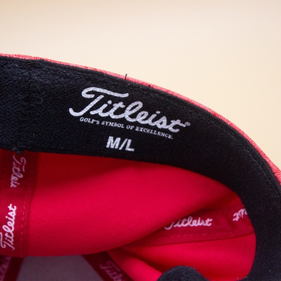 Titleist FJ Pro V1 Red Flex Fitted Hat Men's Size M/L - Picture 5 of 7